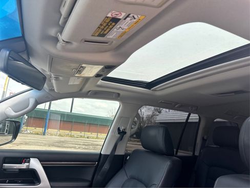 Used 2018 Toyota Land Cruiser image 20