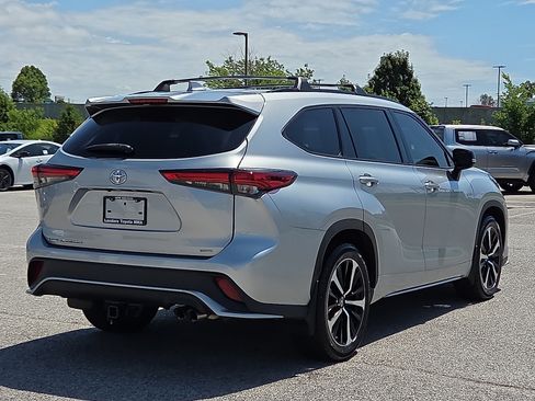 Used 2021 Toyota Highlander XSE FWD image 5