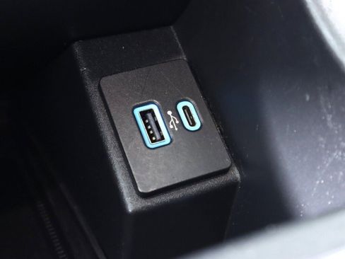 Used 2022 Ford Edge Titanium image 23