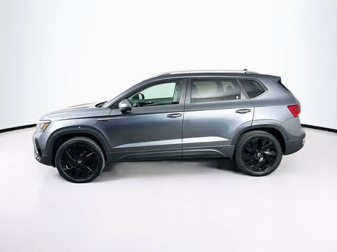 Used 2024 Volkswagen Taos SE w/ Panoramic Sunroof Package AWD/4WD image 3