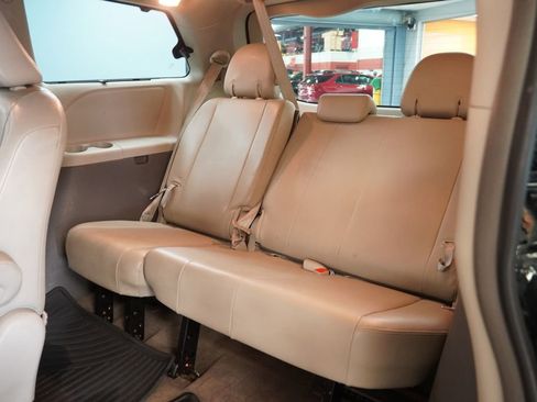 Used 2014 Toyota Sienna XLE w/ Entertainment Package image 26