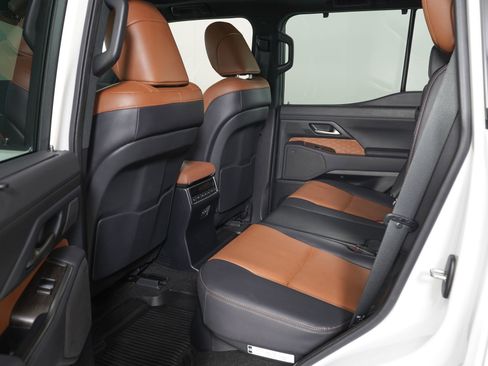 Used 2024 Lexus GX 550 w/ Cold Area Package image 15