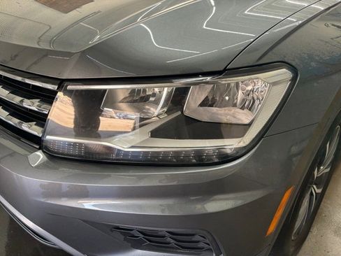 Used 2019 Volkswagen Tiguan SE w/ Panoramic Sunroof Package image 9
