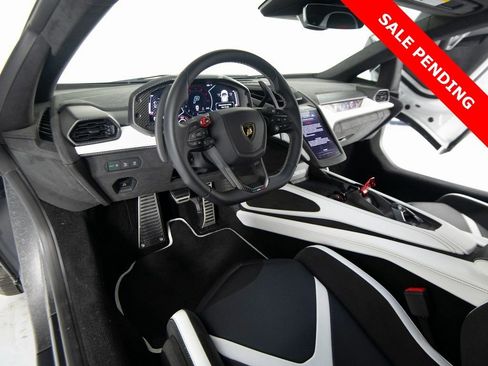 Used 2024 Lamborghini Revuelto image 11