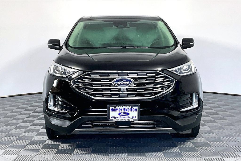 Used 2021 Ford Edge Titanium w/ Equipment Group 301A FWD image 3
