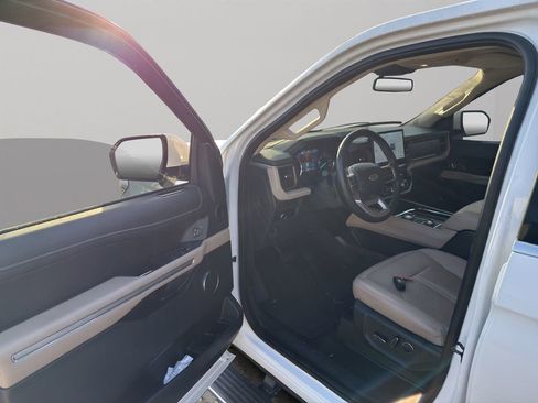 Used 2023 Ford Expedition Max Limited image 6