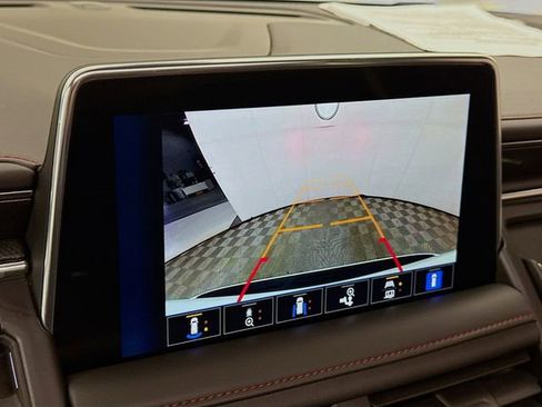 Used 2022 Chevrolet Tahoe RST w/ Sport Performance Package image 16