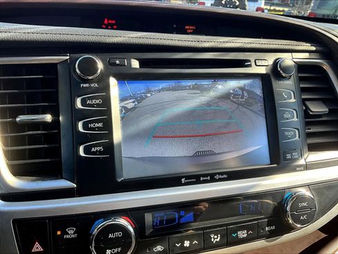 Used 2017 Toyota Highlander XLE image 20