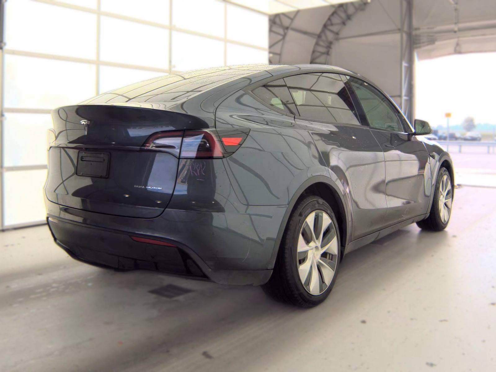 Used 2023 Tesla Model Y Long Range AWD/4WD image 3