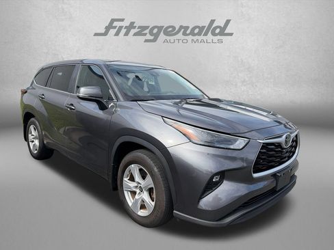 Certified 2025 Toyota Highlander LE AWD/4WD image 1