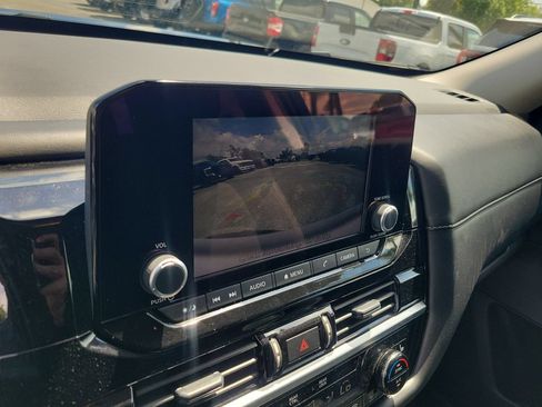 Used 2025 Nissan Pathfinder SV FWD image 31