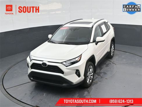 Used 2022 Toyota RAV4 XLE Premium image 44