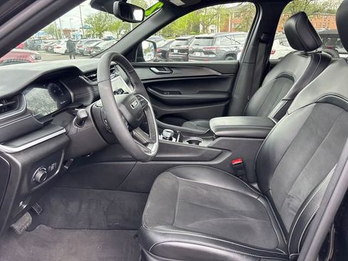 Used 2024 Jeep Grand Cherokee Altitude RWD image 6