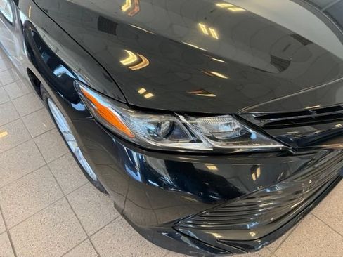 Used 2020 Toyota Camry LE w/ Convenience Package FWD image 9
