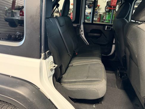 Used 2024 Jeep Wrangler Unlimited Sport AWD/4WD image 19