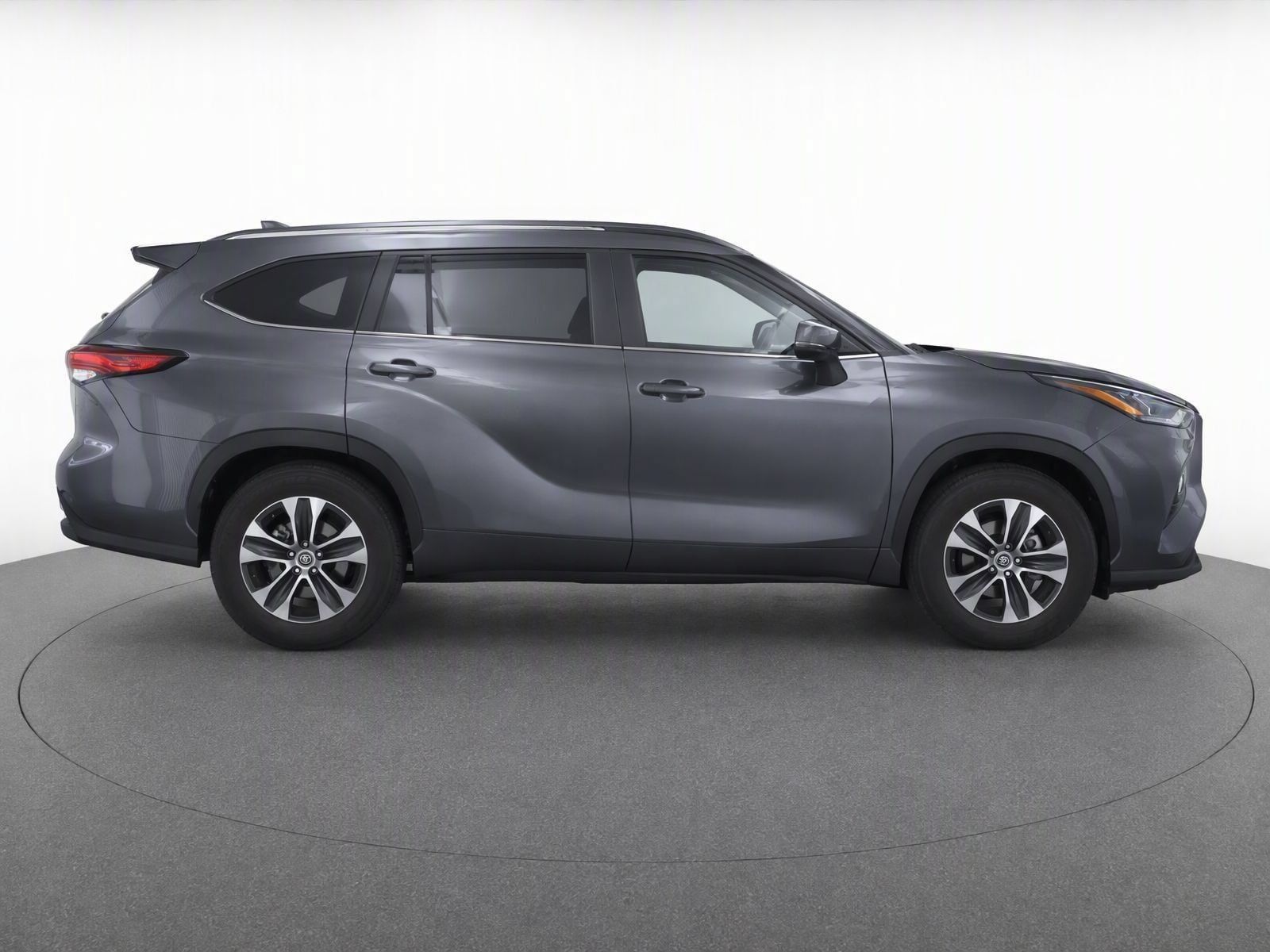 Used 2023 Toyota Highlander XLE FWD image 8