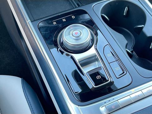 Certified 2025 Kia Carnival EX image 21