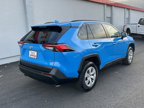 Used 2020 Toyota RAV4 LE image 5