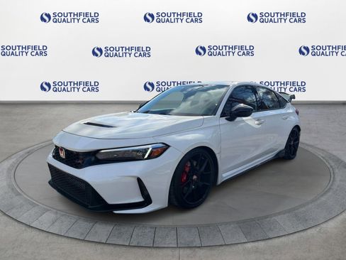 Used 2024 Honda Civic Type R image 2