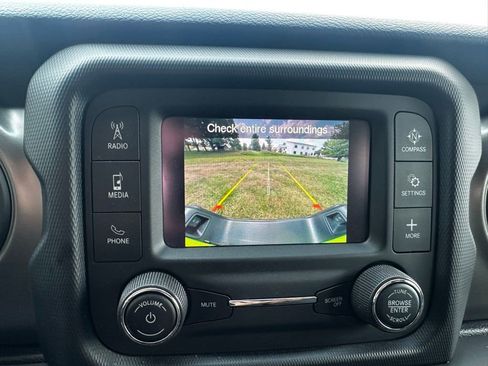 Used 2021 Jeep Gladiator Sport AWD/4WD image 18
