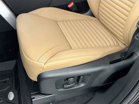 New 2026 Land Rover Discovery Dynamic SE image 18