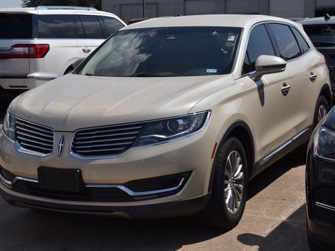 Used 2018 Lincoln MKX Select w/ Select Plus Package FWD image 2