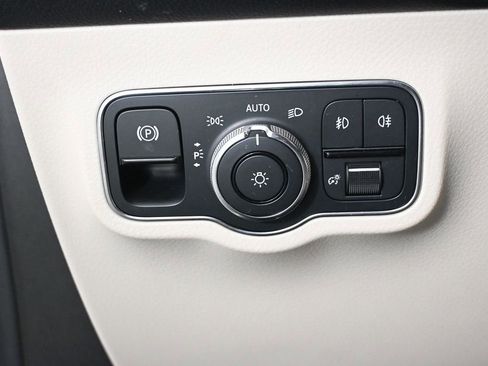 Certified 2021 Mercedes-Benz GLB 250 4MATIC image 9