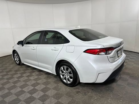 Used 2025 Toyota Corolla LE image 5