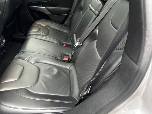 Used 2019 Jeep Cherokee Limited image 10