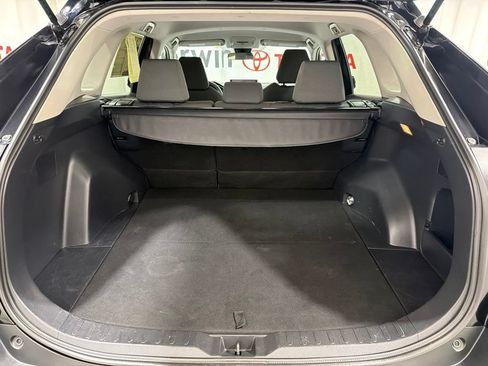 Used 2021 Toyota RAV4 XLE AWD/4WD image 16