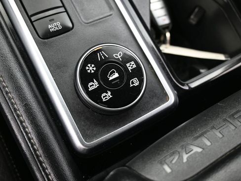 Used 2022 Nissan Pathfinder SV w/ SV Premium Package image 29