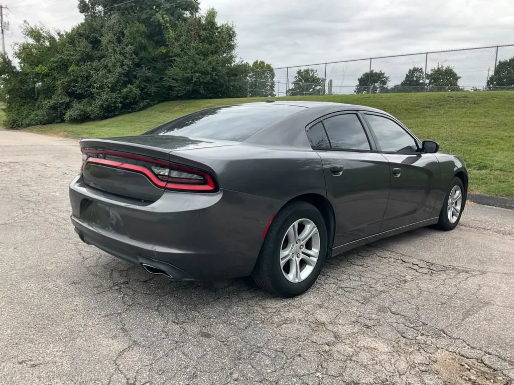 Used 2015 Dodge Charger SE RWD image 4