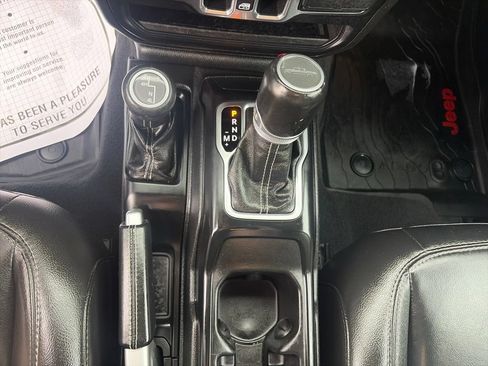 Used 2020 Jeep Gladiator Overland AWD/4WD image 21