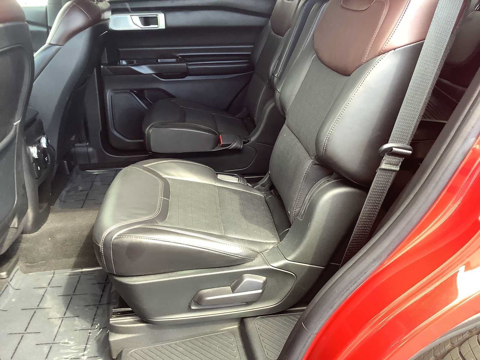 Used 2020 Ford Explorer Platinum w/ Premium Technology Package AWD/4WD image 13
