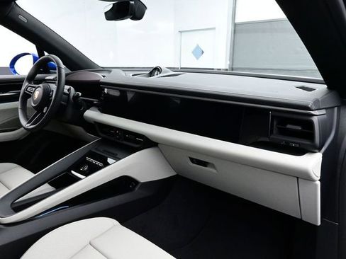 New 2026 Porsche Macan Electric RWD image 19