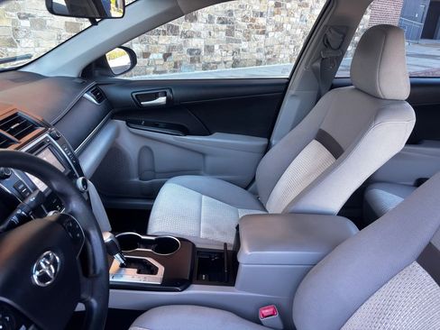 Used 2014 Toyota Camry LE image 35