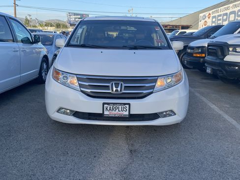 Used 2013 Honda Odyssey Touring Elite image 3