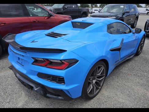 Used 2025 Chevrolet Corvette Z06 RWD image 5