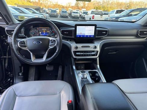 Used 2021 Ford Explorer XLT w/ Equipment Group 202A image 7