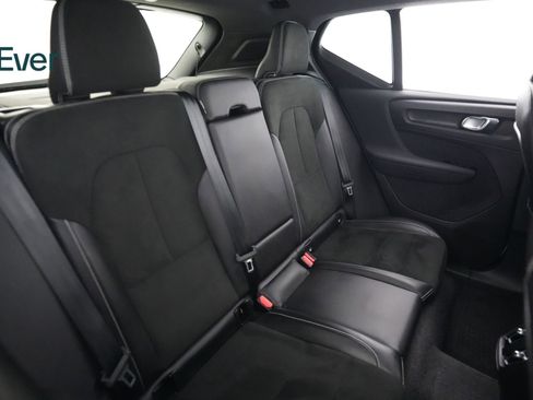 Used 2022 Volvo XC40 P8 Recharge Ultimate AWD/4WD image 5