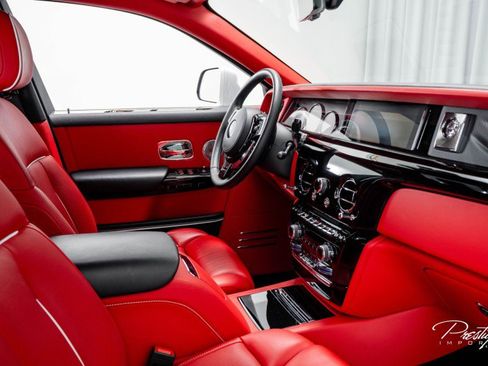 Used 2024 Rolls-Royce Phantom Sedan image 42