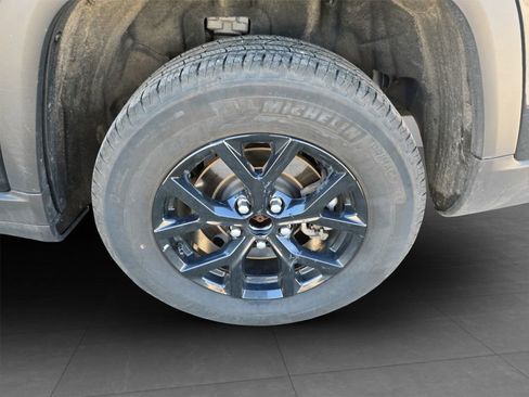 Used 2024 Jeep Grand Cherokee L Laredo image 33