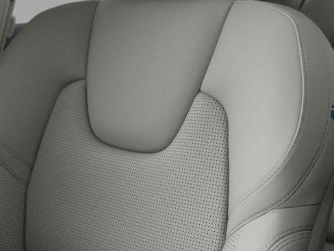New 2026 Volvo XC60 B5 Ultra w/ Climate Package image 10