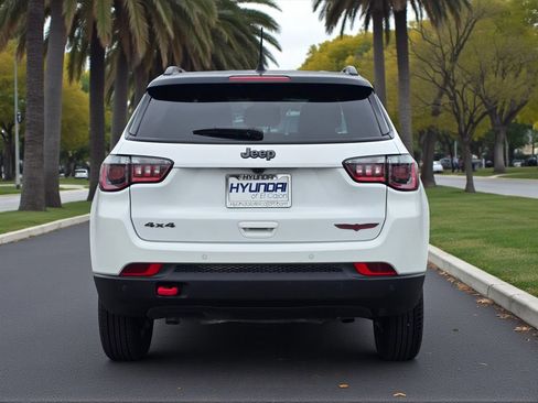 Used 2025 Jeep Compass Trailhawk AWD/4WD image 6