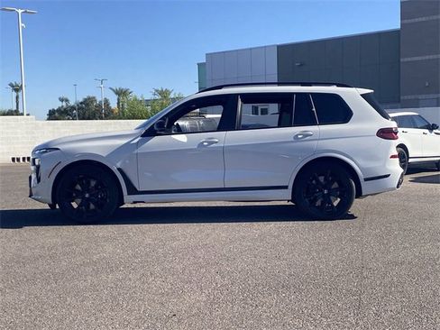 New 2025 BMW X7 M60i w/ Climate Comfort Package image 9