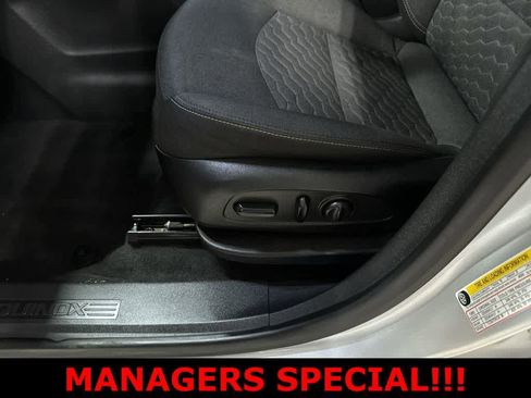 Used 2019 Chevrolet Equinox LT image 23