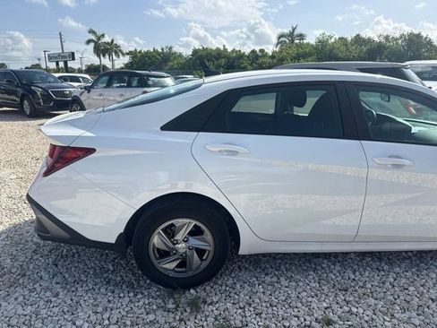 Certified 2024 Hyundai Elantra SE FWD image 5