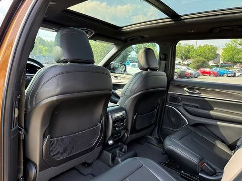 New 2026 Jeep Grand Cherokee L Limited w/ Luxury Tech Group II AWD/4WD image 27