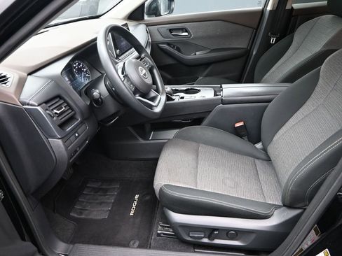 Used 2023 Nissan Rogue SV image 14