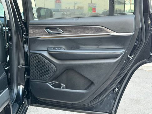 Used 2023 Jeep Grand Cherokee L Limited w/ Luxury Tech Group II AWD/4WD image 33